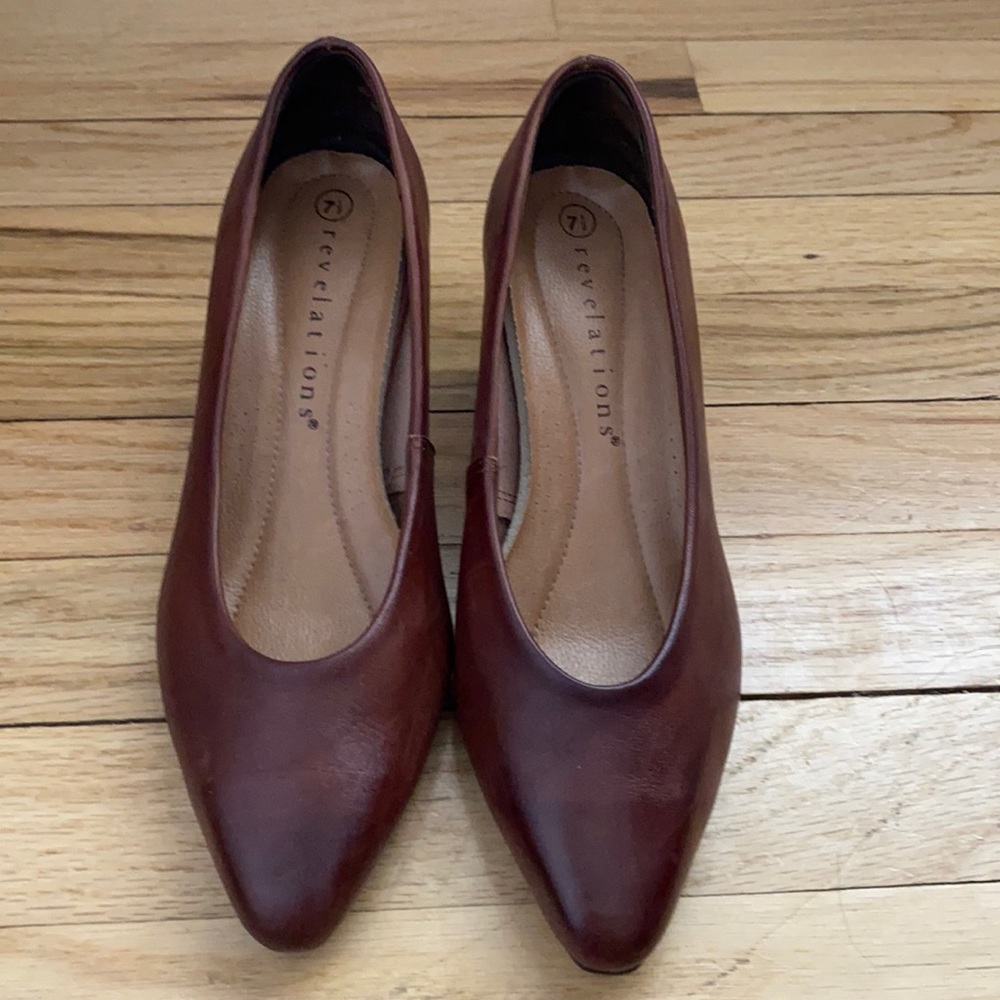 4/$20🥳Revelations leather pumps women’s size 7.5